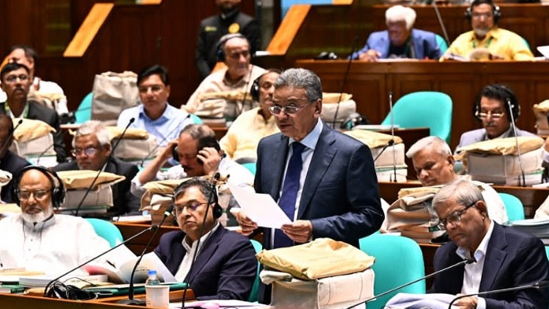 উন্নয়ন ব্যয়ে জোর, ৯ লাখ ৩৮ হাজার কোটি টাকার বাজেট প্রস্তাব অর্থমন্ত্রীর
